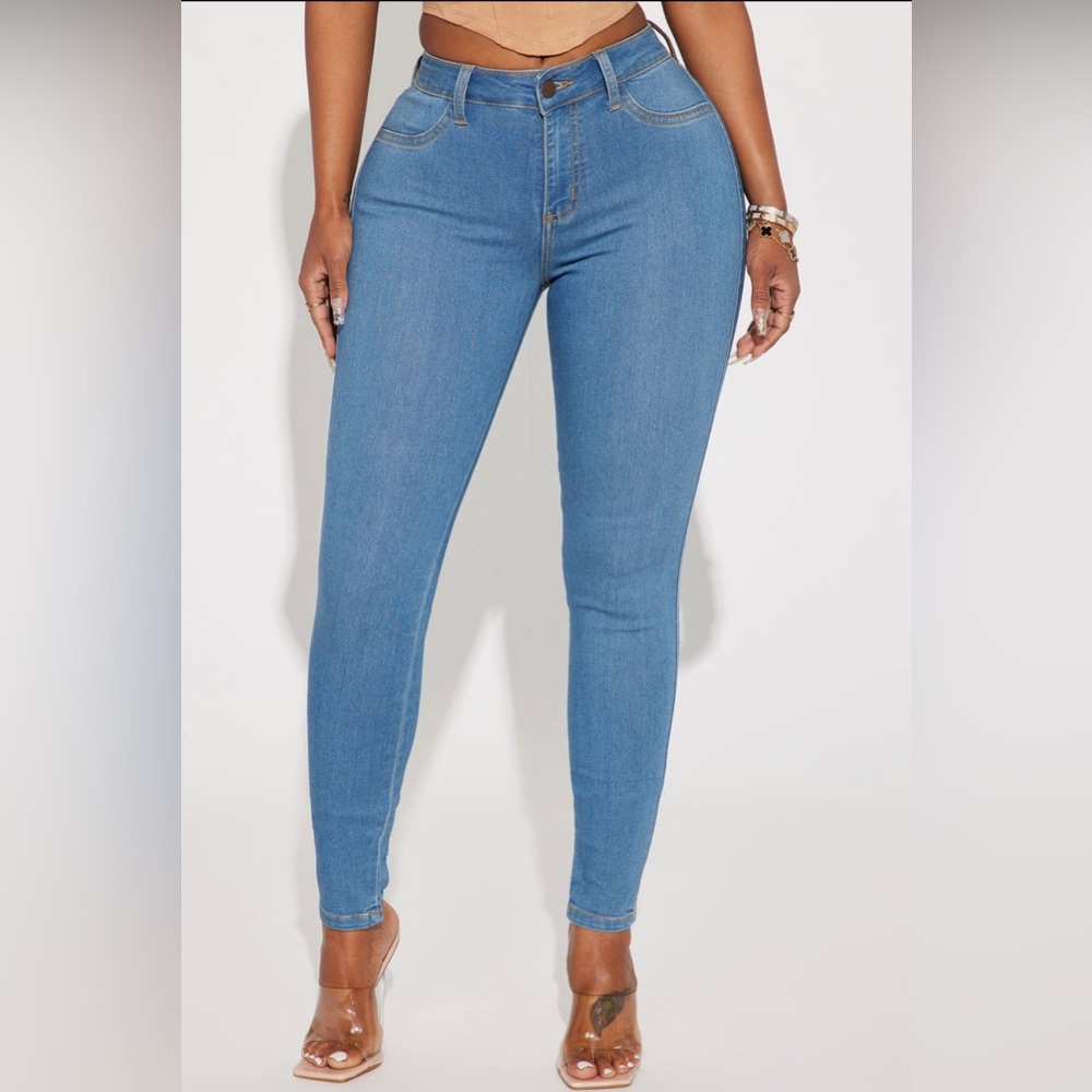 CLASSIC MID RISE BLUE JEANS - Picture 2 of 3